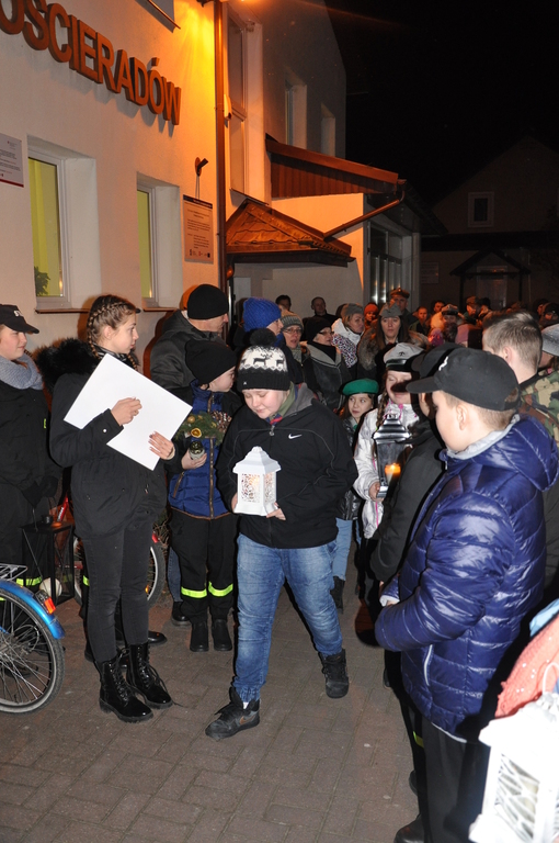 Przekazanie Światełka betlejemskiego (link otworzy duże zdjęcie)