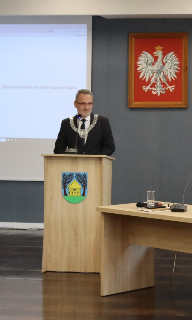 3nowy_przewodniczacy.jpg [1933x3218]