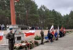 Uroczystość religijno - patriotyczna w Mniszku (link otworzy duże zdjęcie)