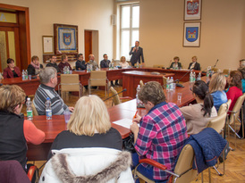 Przemawiający na spotkaniu burmistrz Żnina