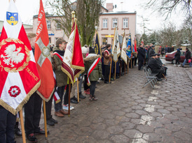 Delegacje władz samorządowych, powiatowych oraz instytucji i szkół z terenu Gminy Żnin ze sztandaram