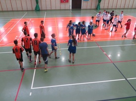 Młodzi zawodnicy OSP przed meczem