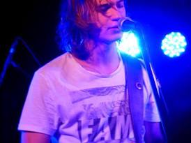 Wykonawca zespołu Free Road podczas wsytępu