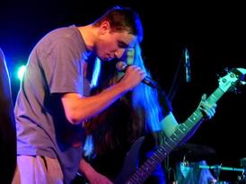 Wykonawca zespołu Free Road podczas wsytępu