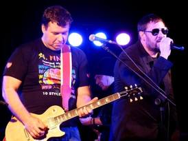 Zespół Pączki w Tłuszczu podczas występu