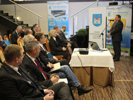 Prezes WIK przemawiający do uczestników konferencji