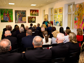 Zgromadzeni w Galerii Muzeum Ziemi Pałuckiej goście