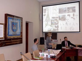 Prezentacja przedstawiana na auli Urzędu Miejskiego w Żninie