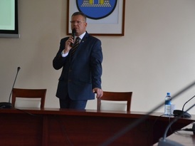 Burmistrz Żnina podczas przemówienia
