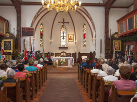 Uroczysta Msza Święta w kościele pw. NMP KP w Żninie prowadzona przez księdza proboszcza Stanisława