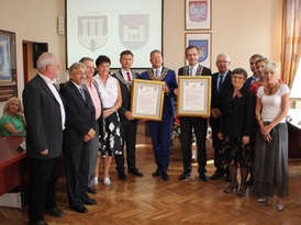 Wspólne zdjęcie władz oraz delegacji obydwóch miast