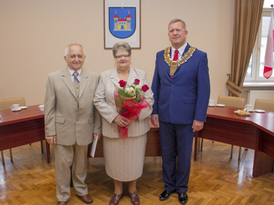 Para jubilatów wraz burmistrzem Żnina