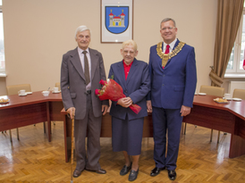 Para jubilatów wraz burmistrzem Żnina