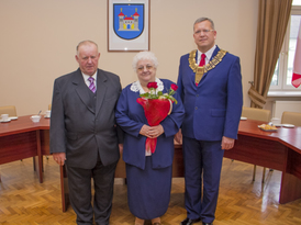 Para jubilatów wraz burmistrzem Żnina