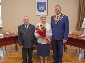 Para jubilatów wraz burmistrzem Żnina