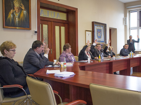 Zebrani podczas głosowania na 1. posiedzeniu RDPP w auli Urzędu Miejskiego w Żninie