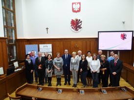 Zdjęcie gupowe członków Sejmiku Organizacji Pozarządowych Województwa Kujawsko-Pomorskiego w Toruniu