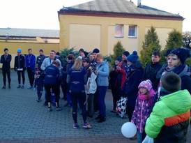 Przybyli na zawody biegacze i ich rodziny