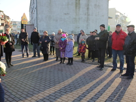 Goście i interesanci przybyli na otwarcie drogi w Cerekwicy