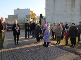 Goście i interesanci przybyli na otwarcie drogi w Cerekwicy