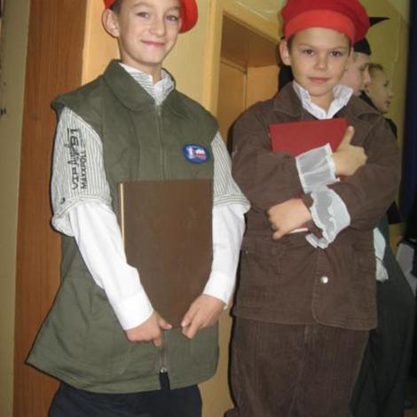 Zdjęcie z galerii Jubileuszu w SP Sienno