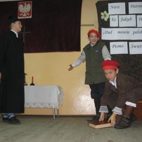 Zdjęcie z galerii Jubileuszu w SP Sienno