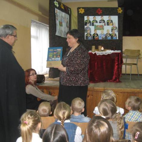 Zdjęcie z galerii Jubileuszu w SP Sienno