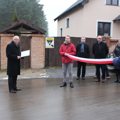 Zdjęcie z galerii Uroczyste otwarcie i poświęcenie drogi gminnej w Kobylcu