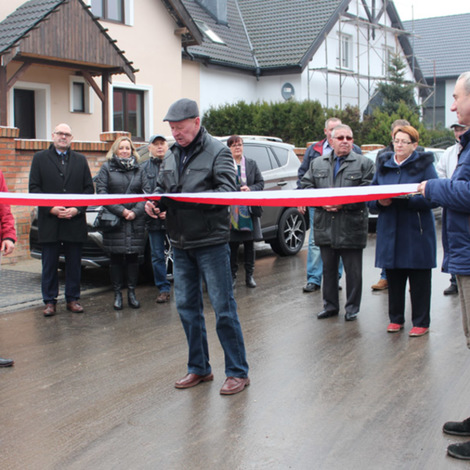 Zdjęcie z galerii Uroczyste otwarcie i poświęcenie drogi gminnej w Kobylcu