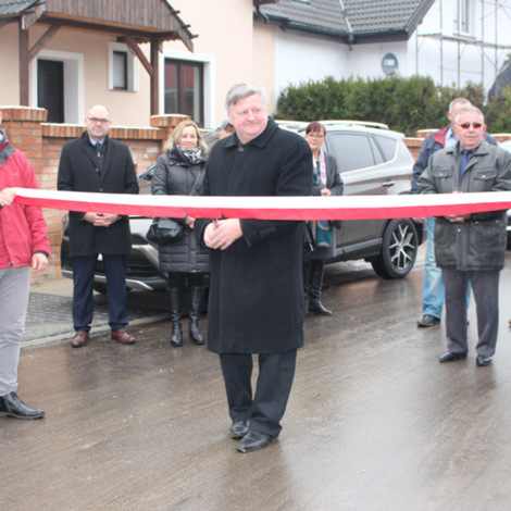 Zdjęcie z galerii Uroczyste otwarcie i poświęcenie drogi gminnej w Kobylcu