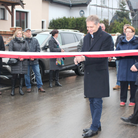 Zdjęcie z galerii Uroczyste otwarcie i poświęcenie drogi gminnej w Kobylcu