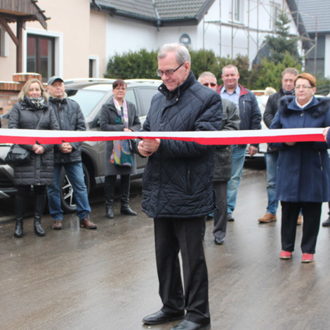 Zdjęcie z galerii Uroczyste otwarcie i poświęcenie drogi gminnej w Kobylcu