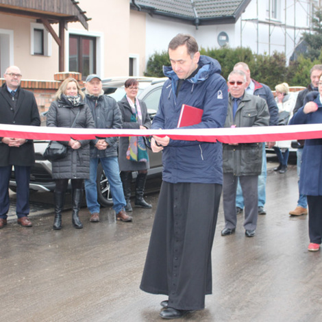 Zdjęcie z galerii Uroczyste otwarcie i poświęcenie drogi gminnej w Kobylcu