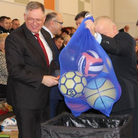 Zdjęcie z galerii Otwarcie Hali Sportowej w Łeknie - 1.02.2018