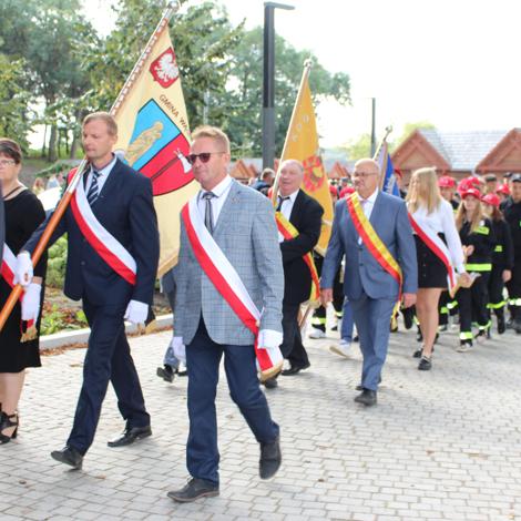 Zdjęcie z galerii Jubileusz 100-lecia OSP w Łeknie i wręczenie nowego sztandaru