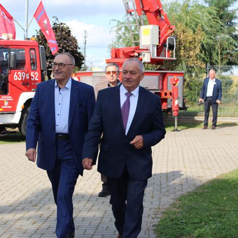 Zdjęcie z galerii Jubileusz 100-lecia OSP w Łeknie i wręczenie nowego sztandaru