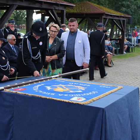 Zdjęcie z galerii Jubileusz 100-lecia OSP w Łeknie i wręczenie nowego sztandaru
