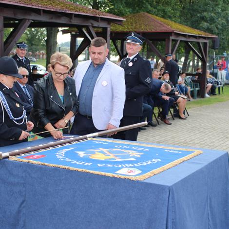 Zdjęcie z galerii Jubileusz 100-lecia OSP w Łeknie i wręczenie nowego sztandaru