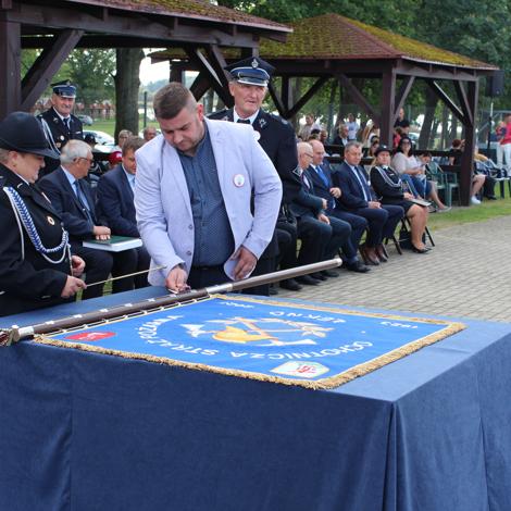 Zdjęcie z galerii Jubileusz 100-lecia OSP w Łeknie i wręczenie nowego sztandaru