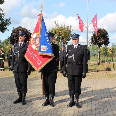 Zdjęcie z galerii Jubileusz 100-lecia OSP w Łeknie i wręczenie nowego sztandaru