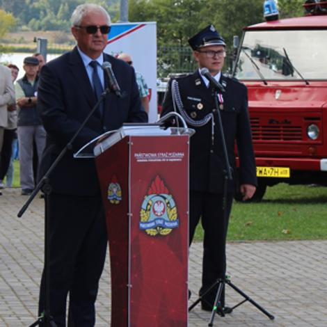 Zdjęcie z galerii Jubileusz 100-lecia OSP w Łeknie i wręczenie nowego sztandaru