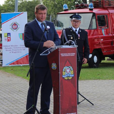 Zdjęcie z galerii Jubileusz 100-lecia OSP w Łeknie i wręczenie nowego sztandaru