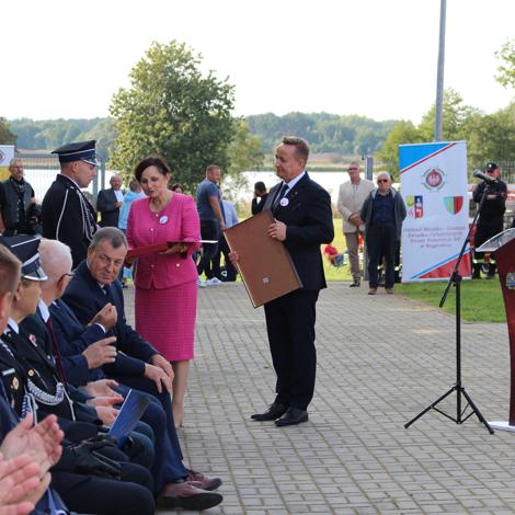 Zdjęcie z galerii Jubileusz 100-lecia OSP w Łeknie i wręczenie nowego sztandaru