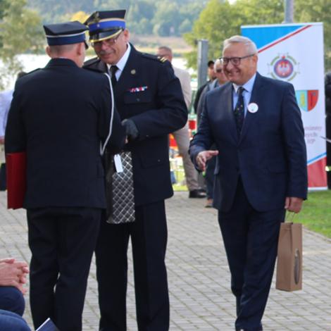 Zdjęcie z galerii Jubileusz 100-lecia OSP w Łeknie i wręczenie nowego sztandaru