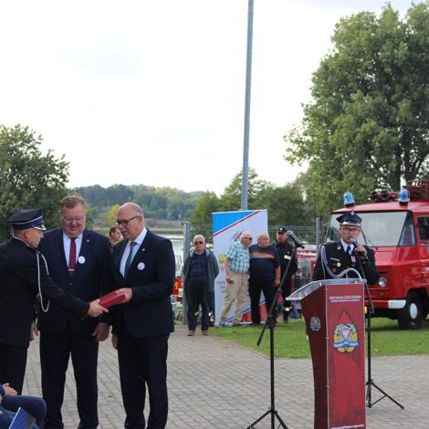 Zdjęcie z galerii Jubileusz 100-lecia OSP w Łeknie i wręczenie nowego sztandaru