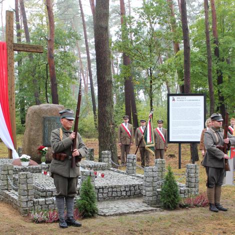 Zdjęcie z galerii XV edycja akcji medialno-edukacyjnej IPN „Zapal znicz pamięci”