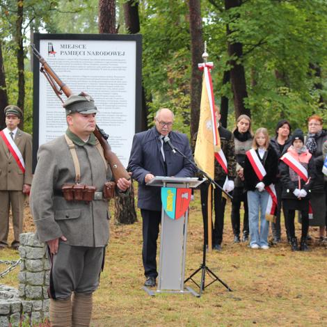 Zdjęcie z galerii XV edycja akcji medialno-edukacyjnej IPN „Zapal znicz pamięci”