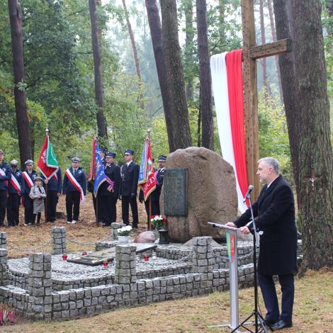 Zdjęcie z galerii XV edycja akcji medialno-edukacyjnej IPN „Zapal znicz pamięci”