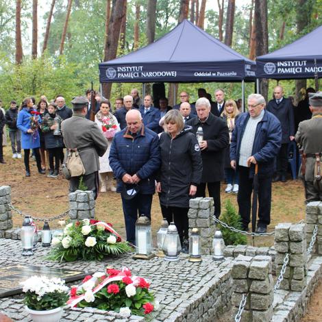 Zdjęcie z galerii XV edycja akcji medialno-edukacyjnej IPN „Zapal znicz pamięci”