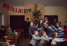 Impreza Mikołajkowa - wspólne zabawy (link otworzy duże zdjęcie)